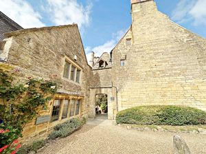 Rear aspect- click for photo gallery